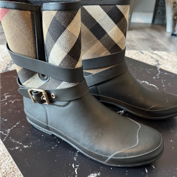 Burberry canvas mid-calf rain boot - Size EU 41 - Picture 1 of 6